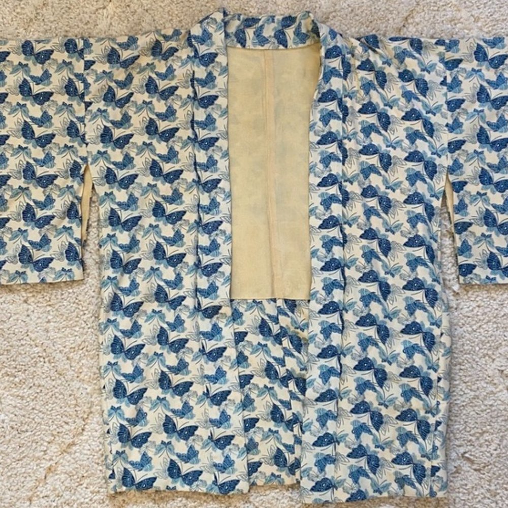 Japanese Vintage Silk Butterfly Short Kimono - Picture 4 of 10